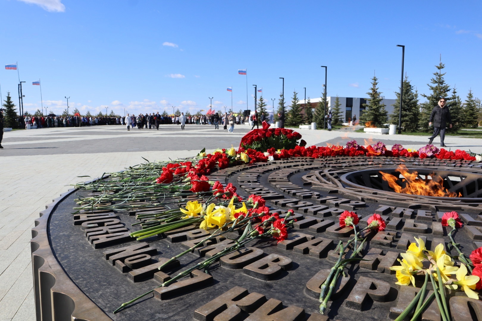 У Мемориального комплекса мирным гражданам Советского Союза | 13.05.2024 |  Гатчина - БезФормата